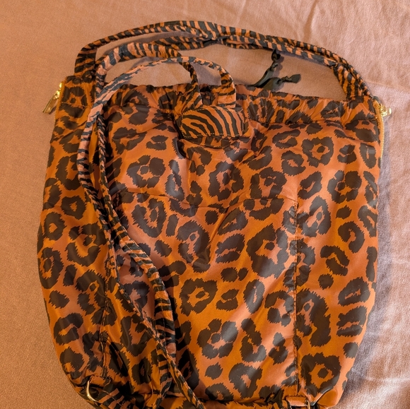 Vince Camuto Harlo Leopard Print Tote Bag/Backpack - Picture 3 of 5